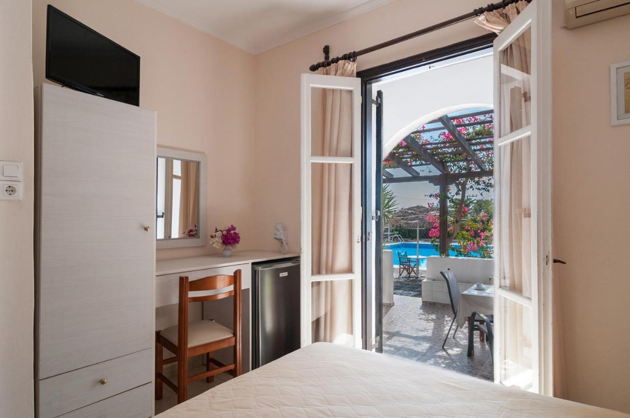 Holiday Beach Resort Santorini Перисса Экстерьер фото