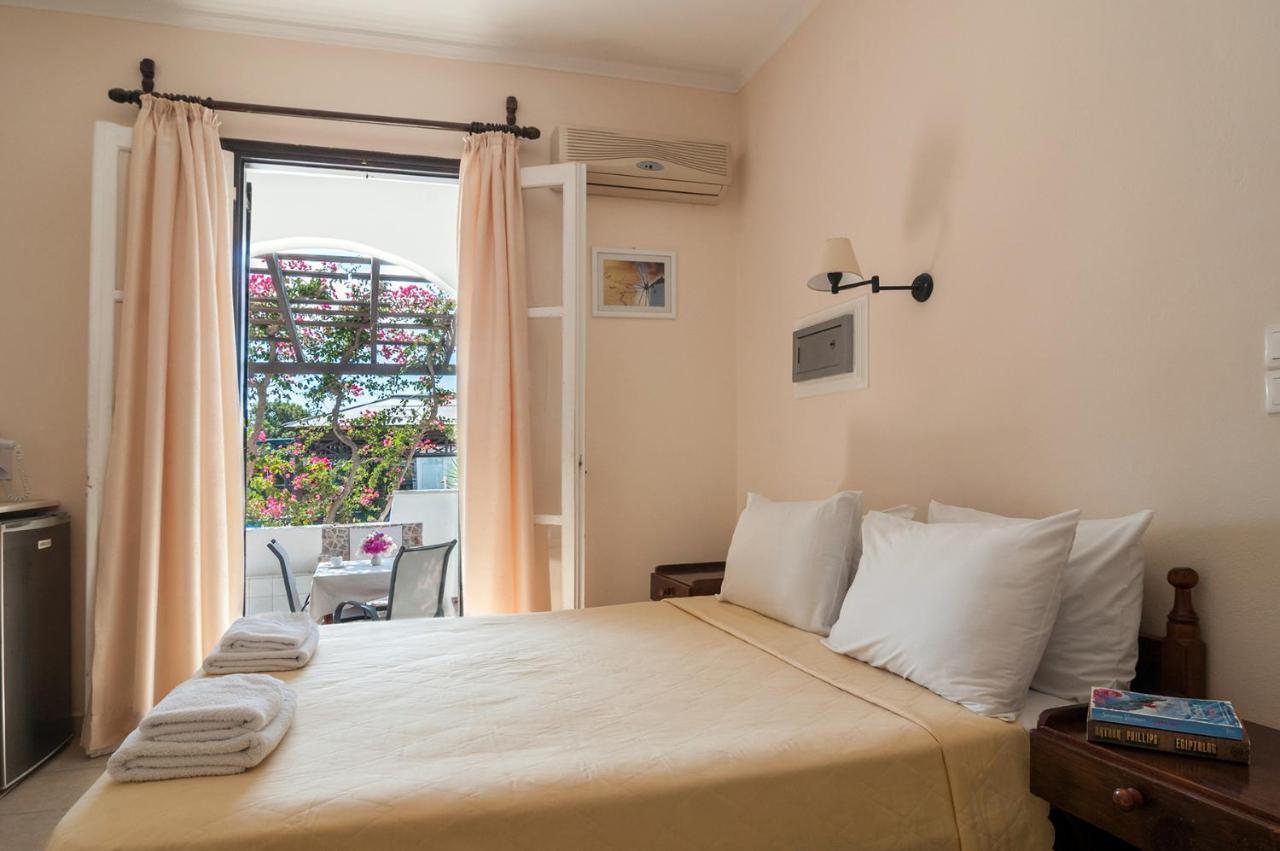 Holiday Beach Resort Santorini Перисса Экстерьер фото